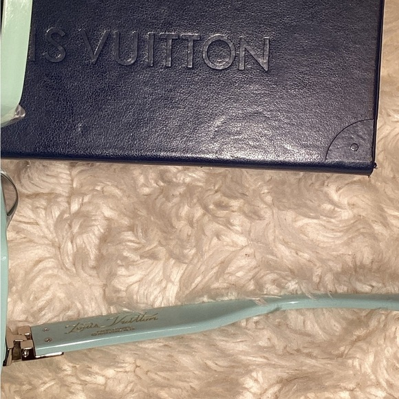 Louis Vuitton women’s  green plastic sunglasses main image 6
